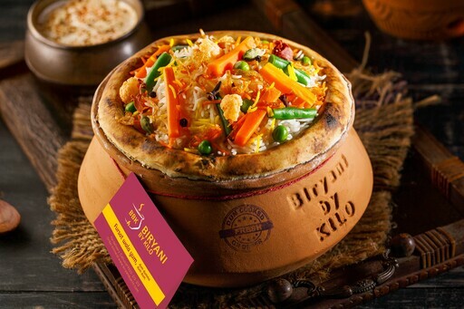 Veg Hyderabadi Dum Biryani [1/2 Kg] Serves 1-2