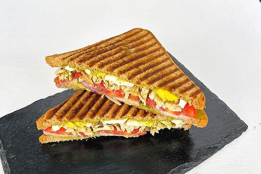 Smashed Eggs N Chicken Sandwich