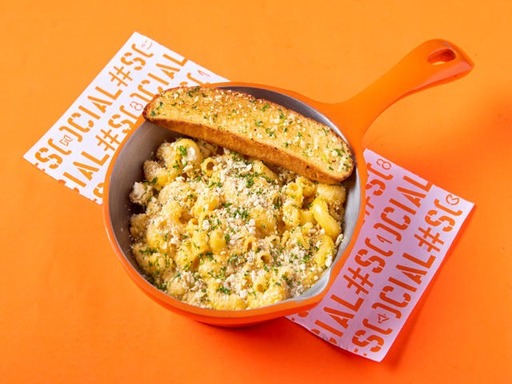 Classic Mac N Cheese Pasta