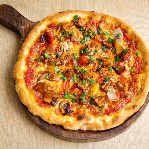 Thin Crust Bbq Chicken & Smoked Scamorza Pizza