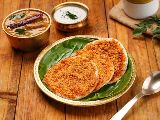 Podi Uttapam With Chutney