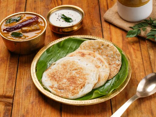 Mini Set Dosa With Sambar & Chutney