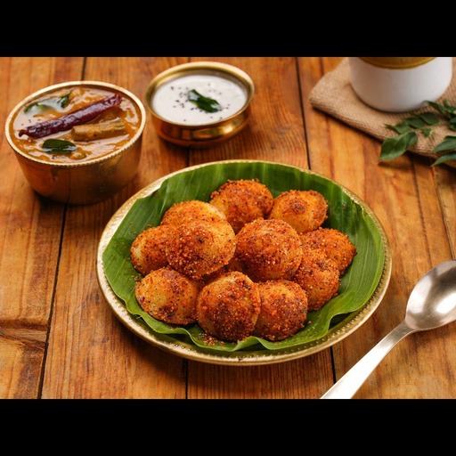 Mini Podi Idli With Sambar & Chutney
