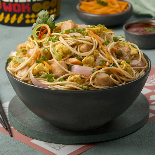 Chicken Hakka Noodles - Half (500 Ml)