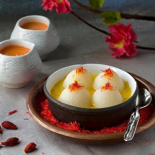 Rasgulla With Rabri