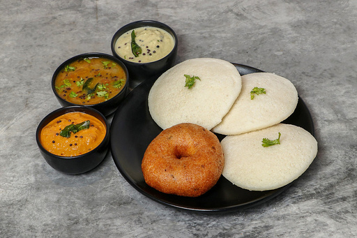 Idli Vada Combo (3 Pcs Idli + 1 Pc Vada)